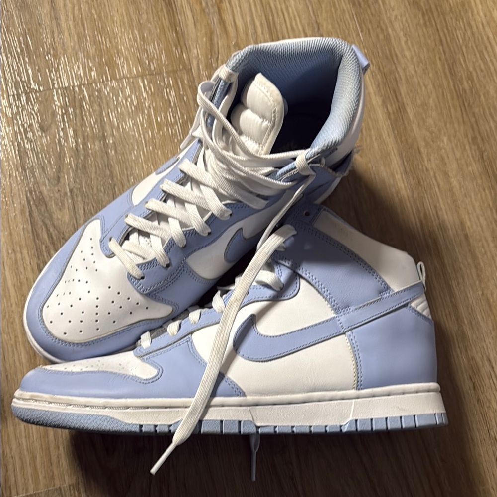Nike Women's Athletic Shoes - White and Light Blue